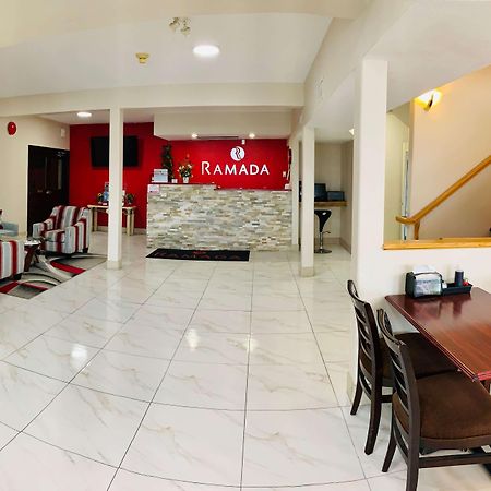 Ramada Limited 100 Mile House Hotell Exteriör bild