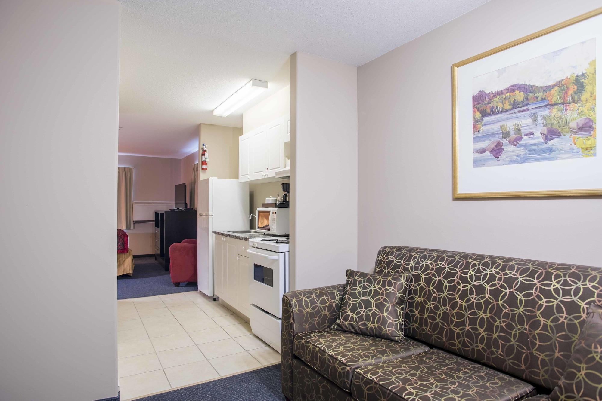 Ramada Limited 100 Mile House Hotell Exteriör bild