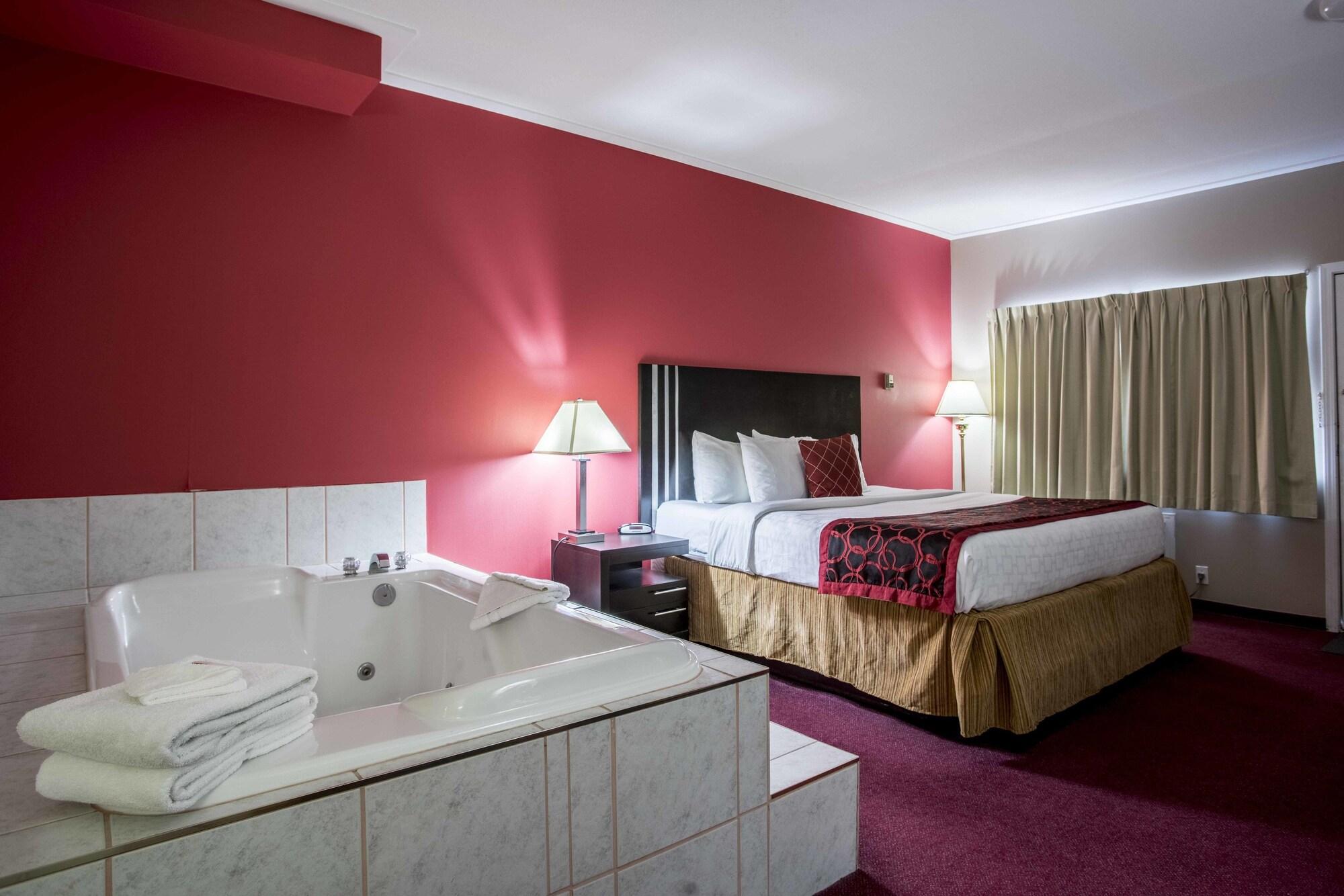 Ramada Limited 100 Mile House Hotell Exteriör bild