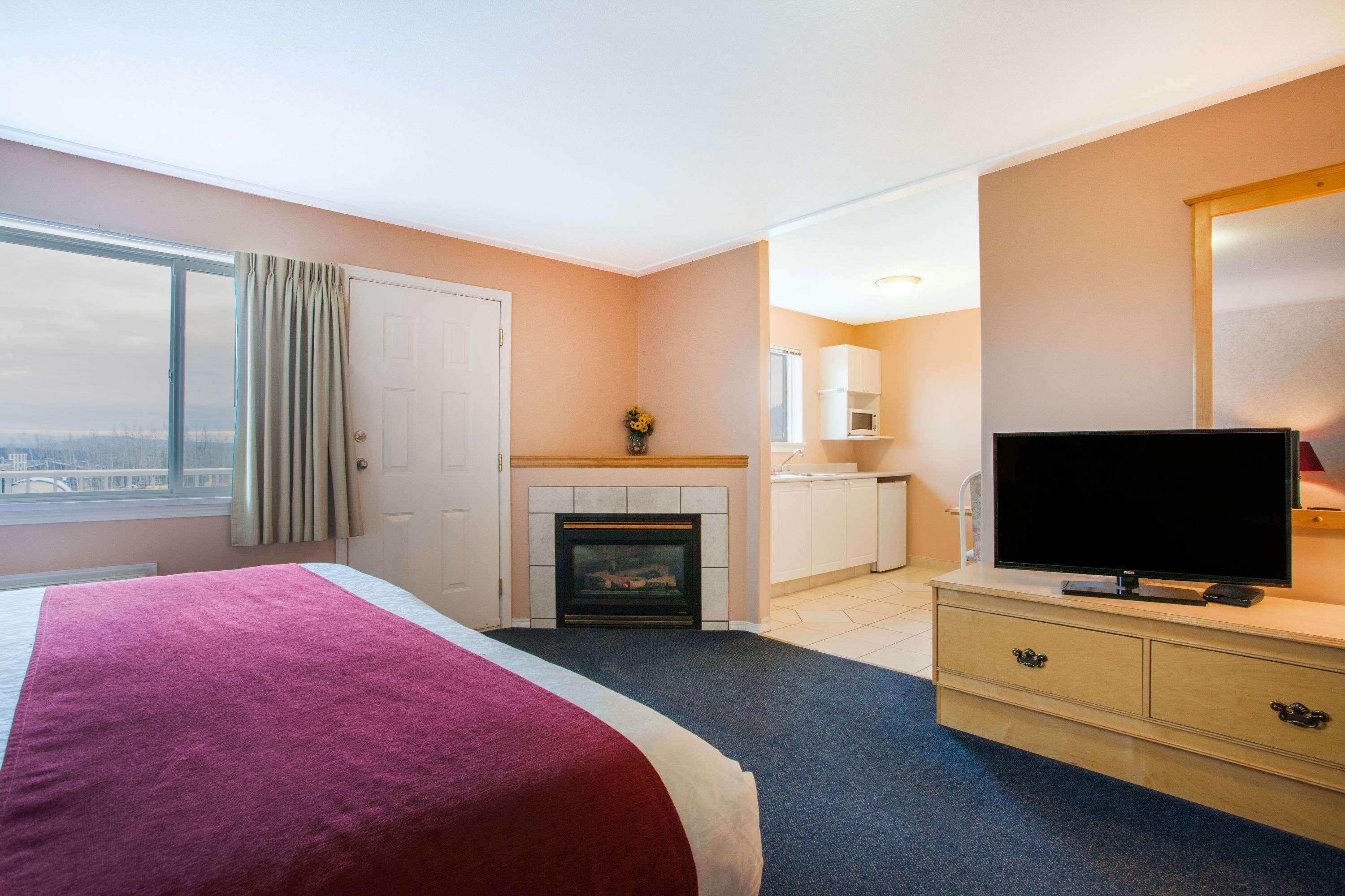 Ramada Limited 100 Mile House Hotell Exteriör bild