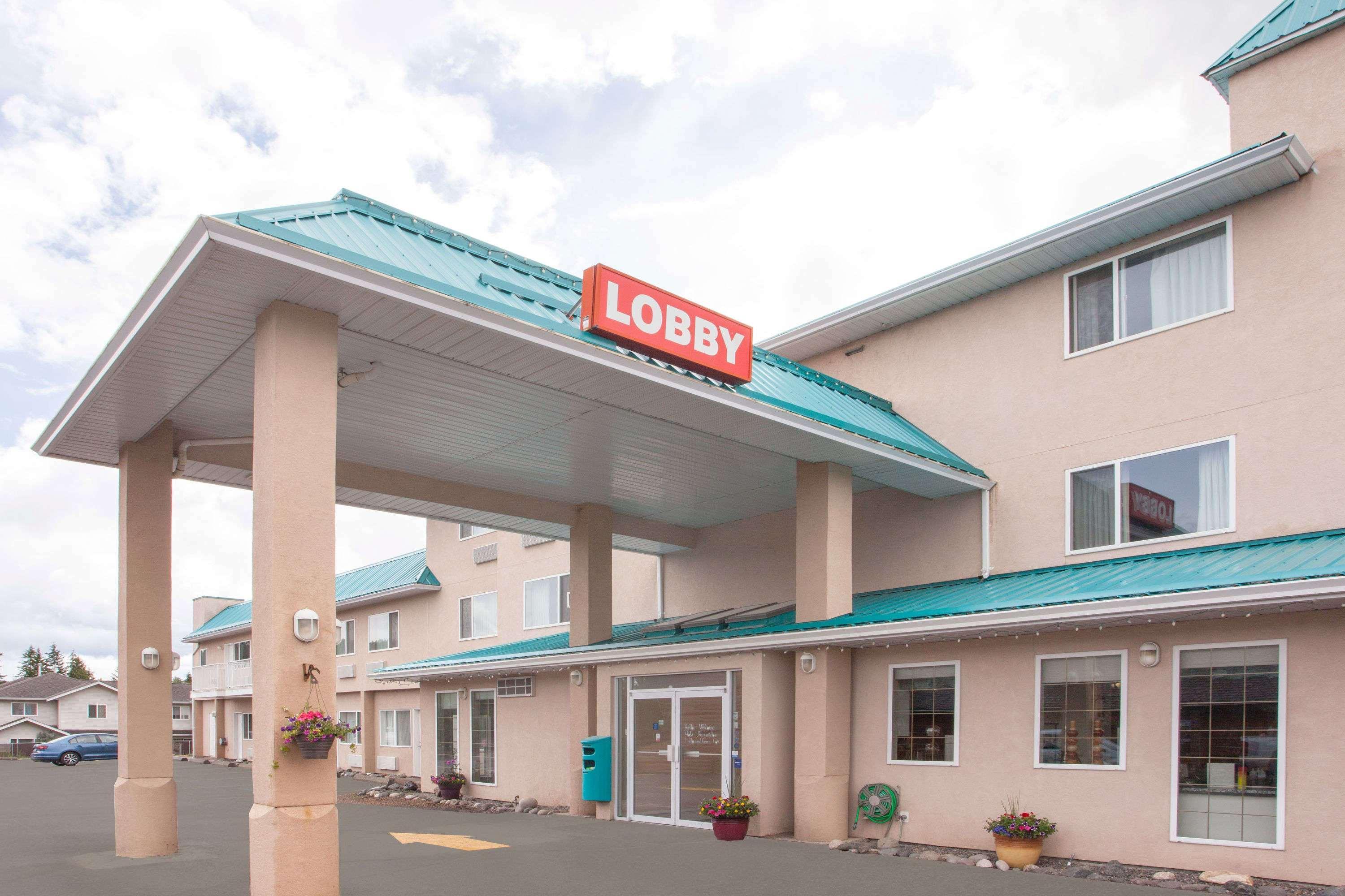 Ramada Limited 100 Mile House Hotell Exteriör bild