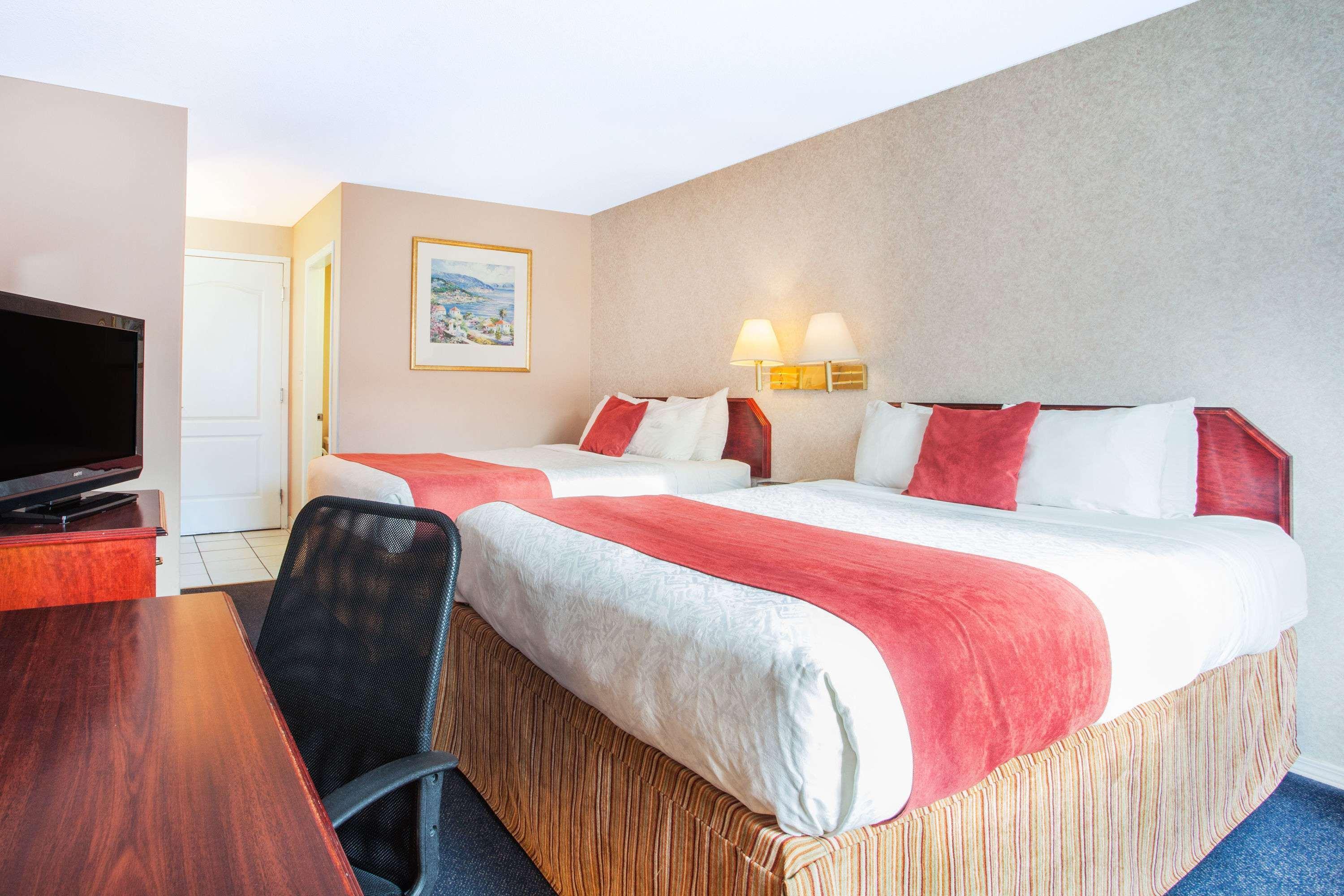 Ramada Limited 100 Mile House Hotell Exteriör bild