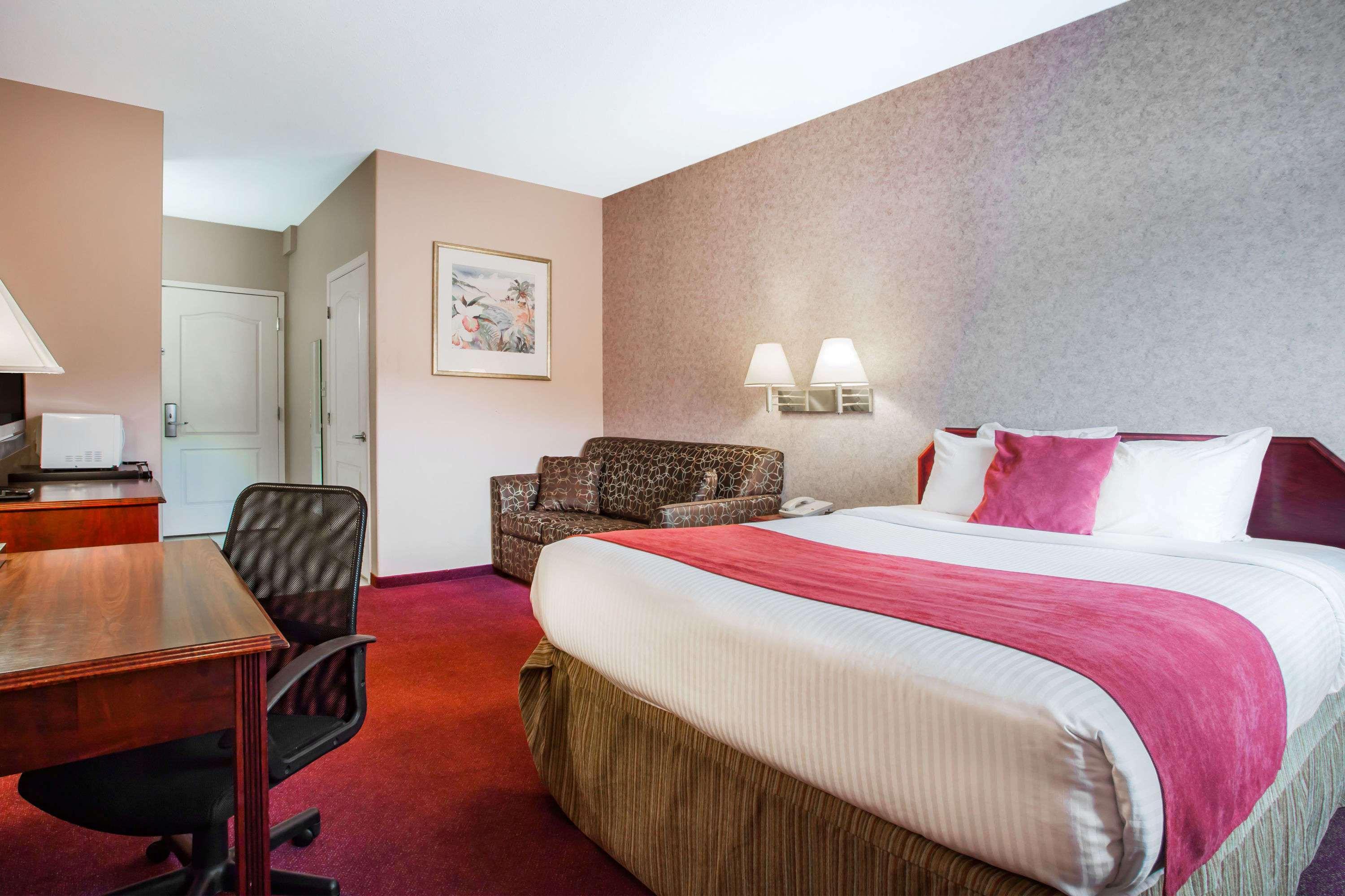 Ramada Limited 100 Mile House Hotell Exteriör bild