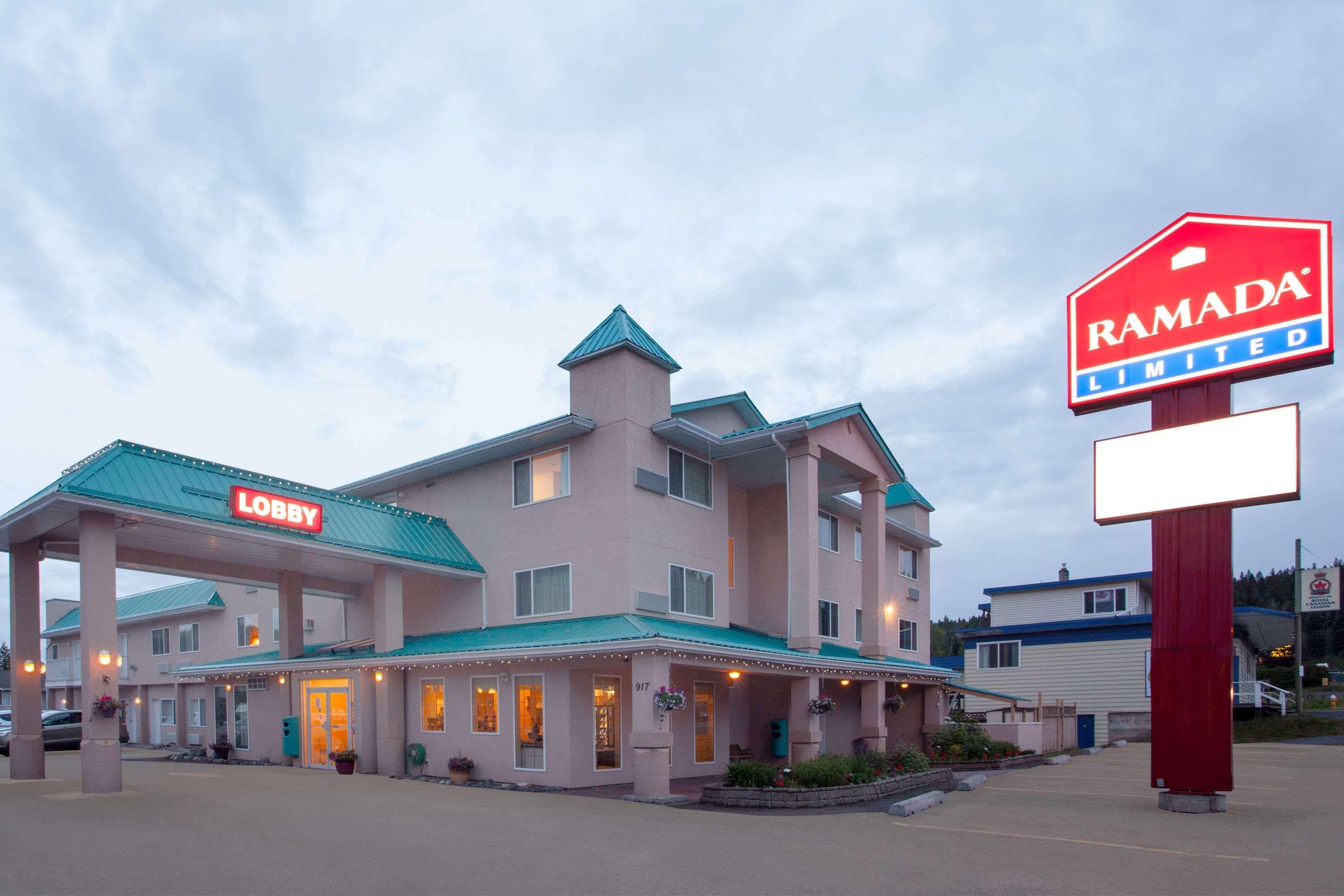 Ramada Limited 100 Mile House Hotell Exteriör bild
