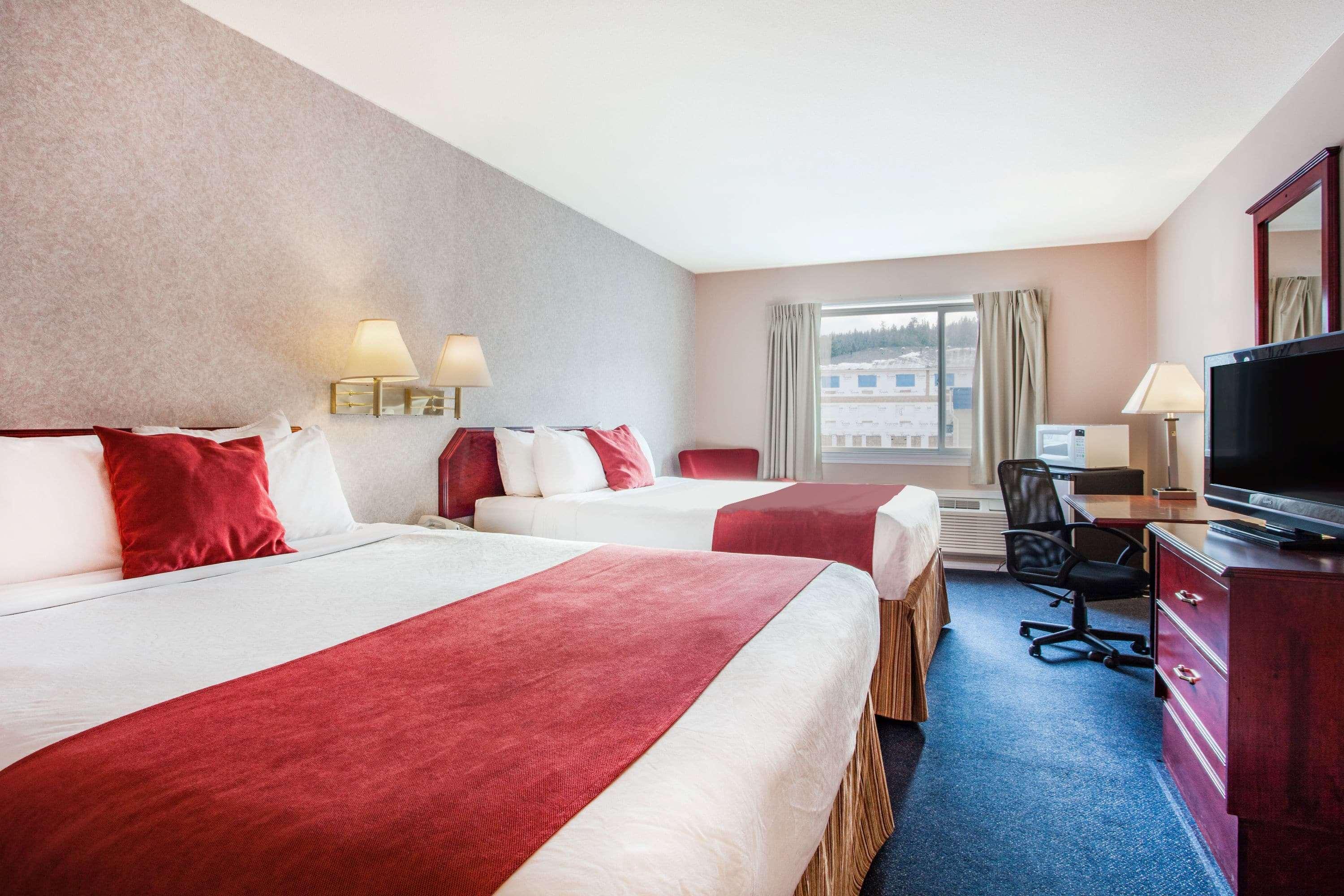 Ramada Limited 100 Mile House Hotell Exteriör bild