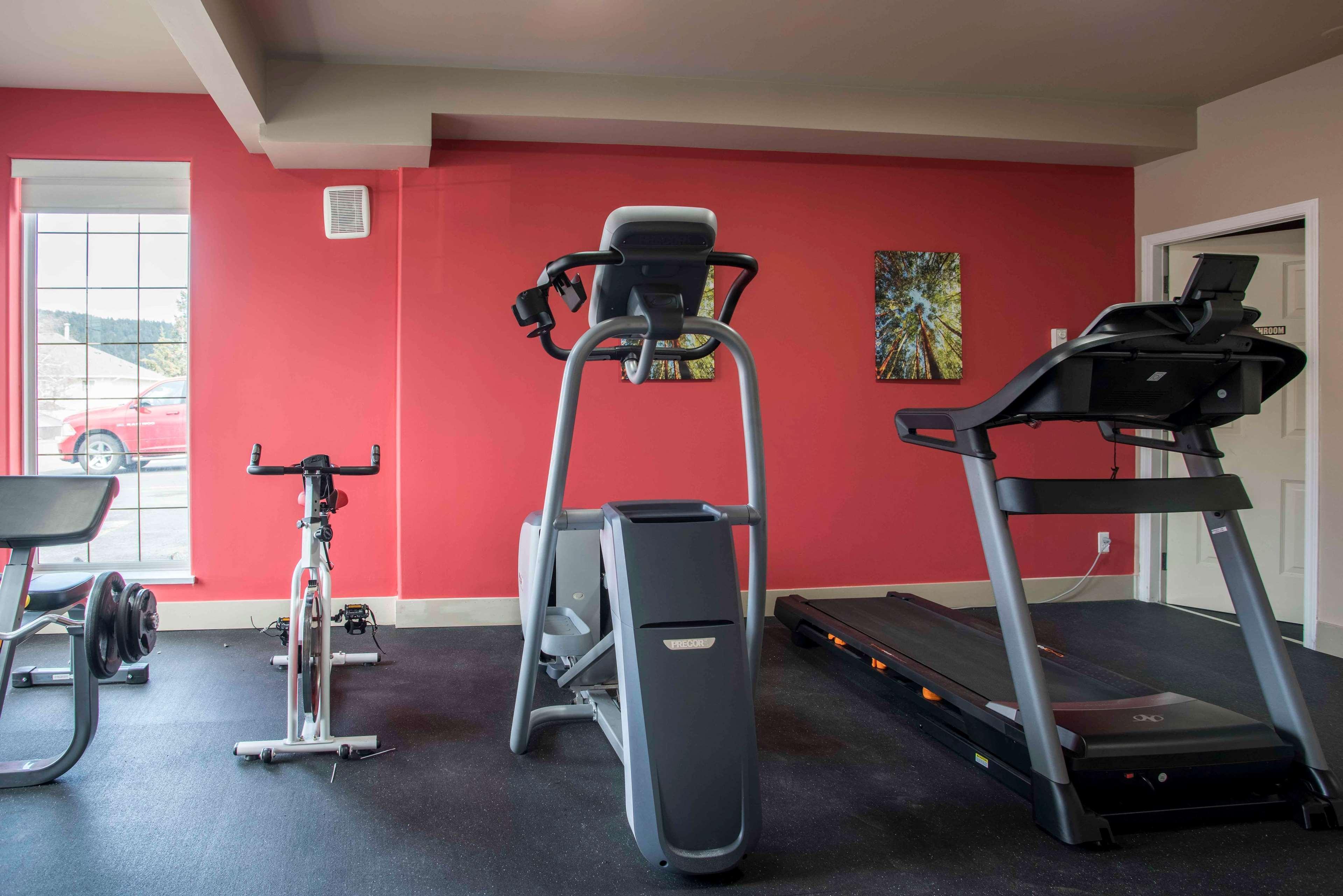 Ramada Limited 100 Mile House Hotell Exteriör bild