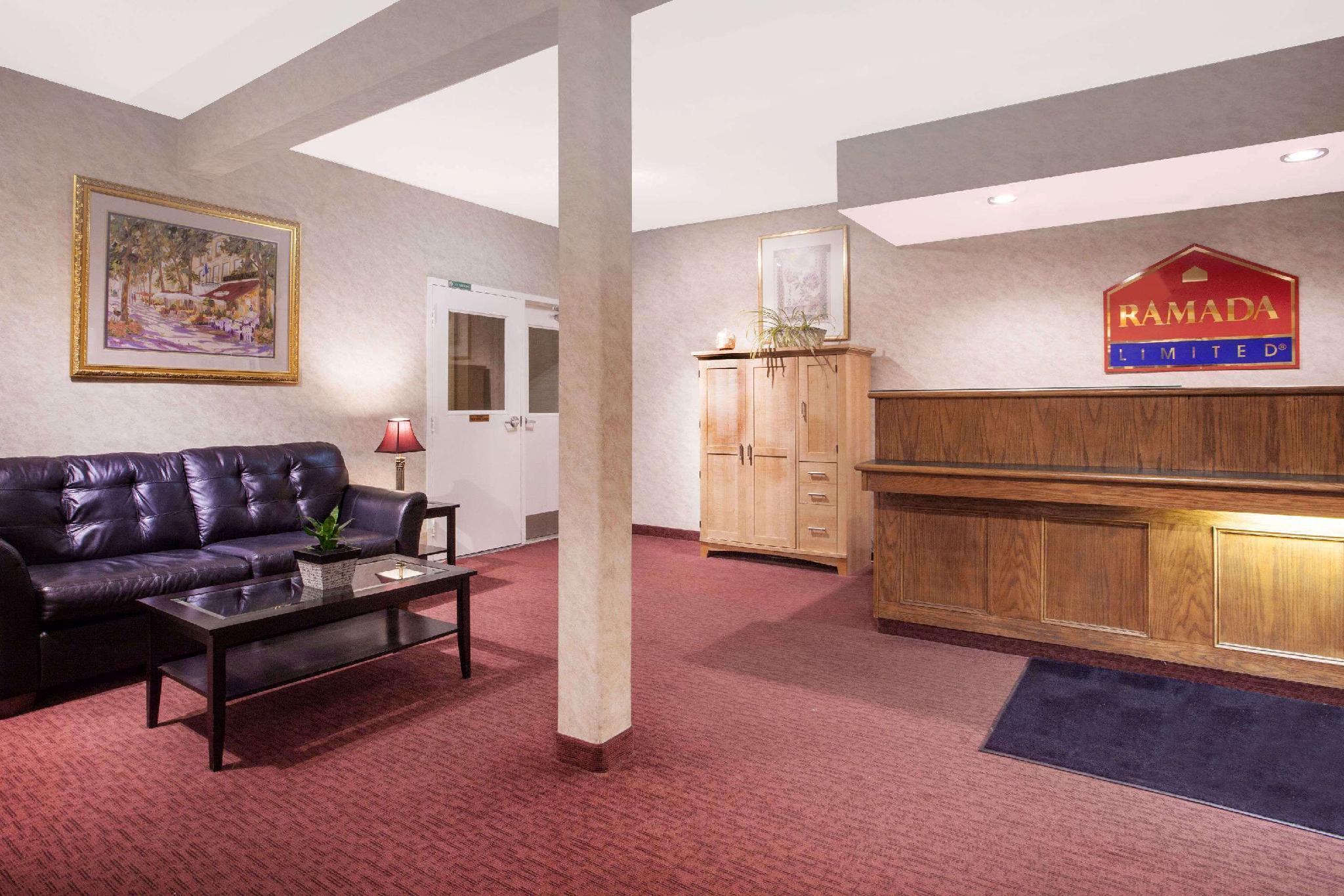 Ramada Limited 100 Mile House Hotell Exteriör bild