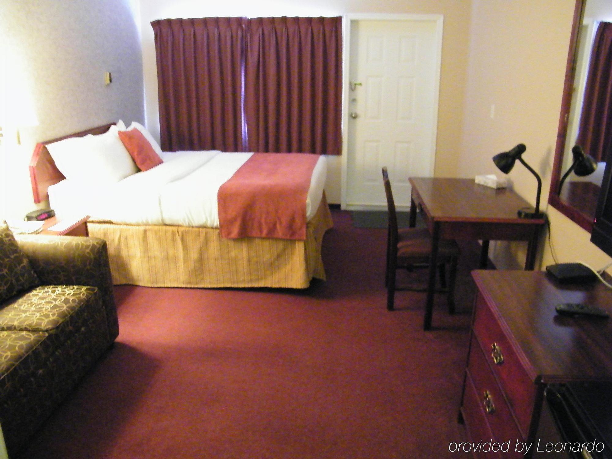 Ramada Limited 100 Mile House Hotell Exteriör bild
