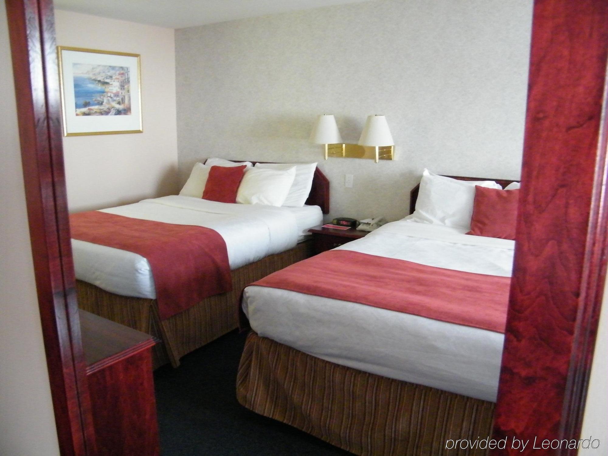 Ramada Limited 100 Mile House Hotell Exteriör bild