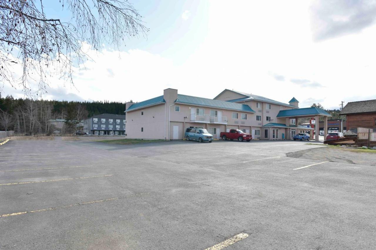 Ramada Limited 100 Mile House Hotell Exteriör bild